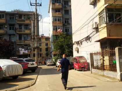 液壓件廠宿舍居住體驗與周邊房產(chǎn)市場分析